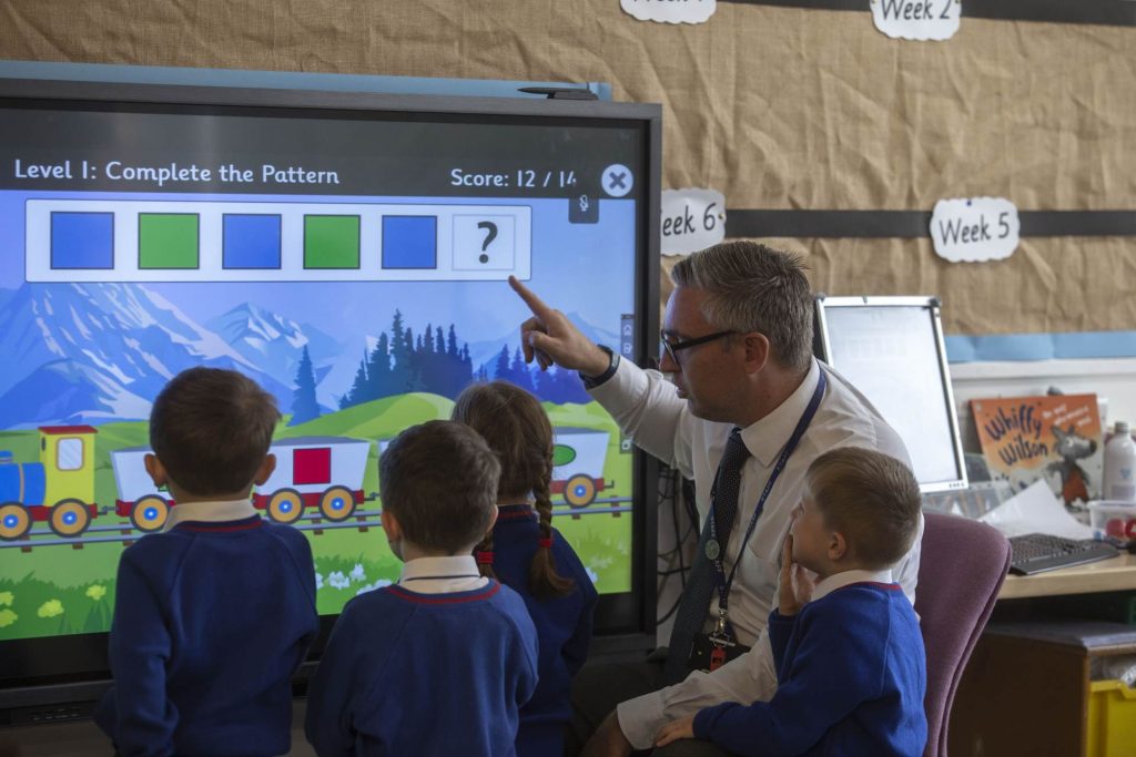St Pauls Catholic Primary School, Hampton Court, Thames Ditton